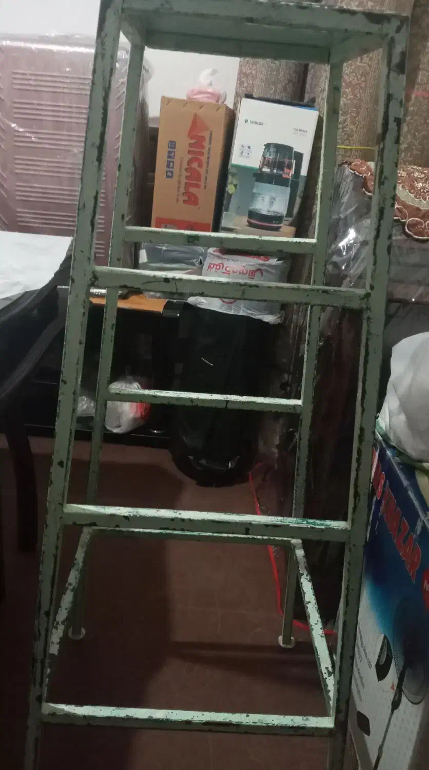 چهار پایه آهنی|صندلی و نیمکت|بروجرد, |دیوار