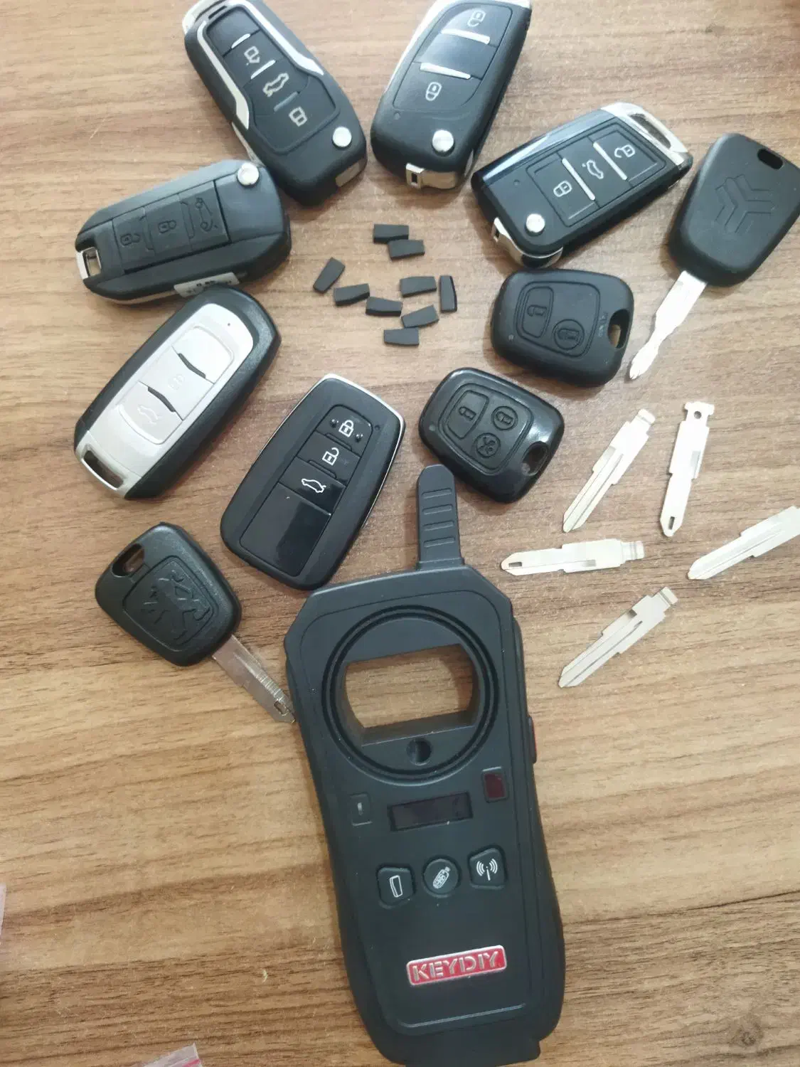 کلید سازی منزل قرچک کلید کددار ماشین( شبانه روزی)|خدمات پیشه و مهارت|قرچک, باقرآباد|دیوار