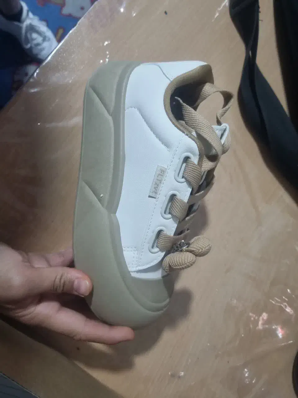 کفش|کیف، کفش، کمربند|آران و بیدگل, |دیوار