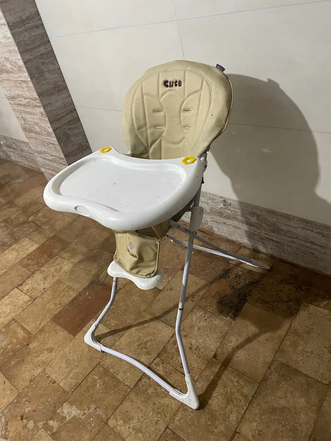 صندلی غذا دلیجان|تخت و صندلی بچه|صومعه‌سرا, |دیوار