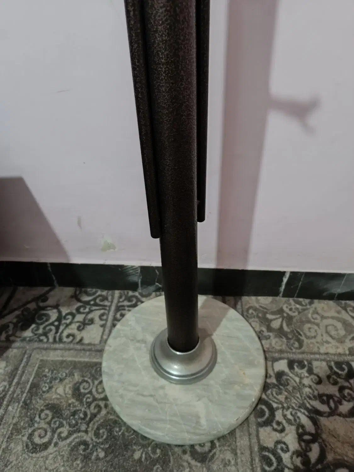 چوب لباسی ایستاده|بندرخت و رخت‌آویز|شیراز, تندگویان|دیوار
