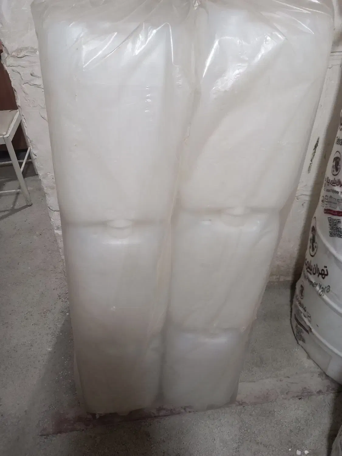 گالن و بشکه تعداد بالا در شهر پلاستیک|ظروف نگهدارنده، پلاستیکی، یک‌بارمصرف|کرج, حصارک بالا|دیوار