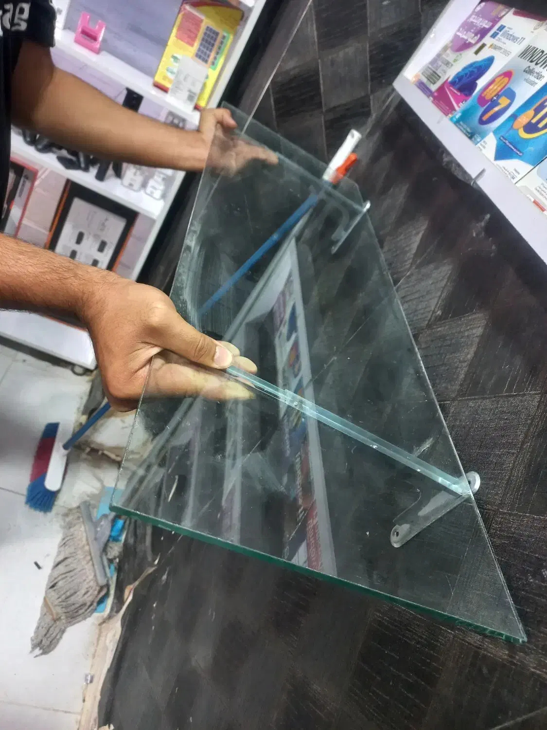 قفسه شیشه ای همراه با پایه مخصوص|کتابخانه، شلف، قفسههای دیواری|آبدانان, |دیوار