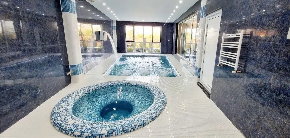 اجاره ویلا با استخر سرپوشیده|اجارهٔ کوتاه‌مدت ویلا و باغ|رامسر, |دیوار