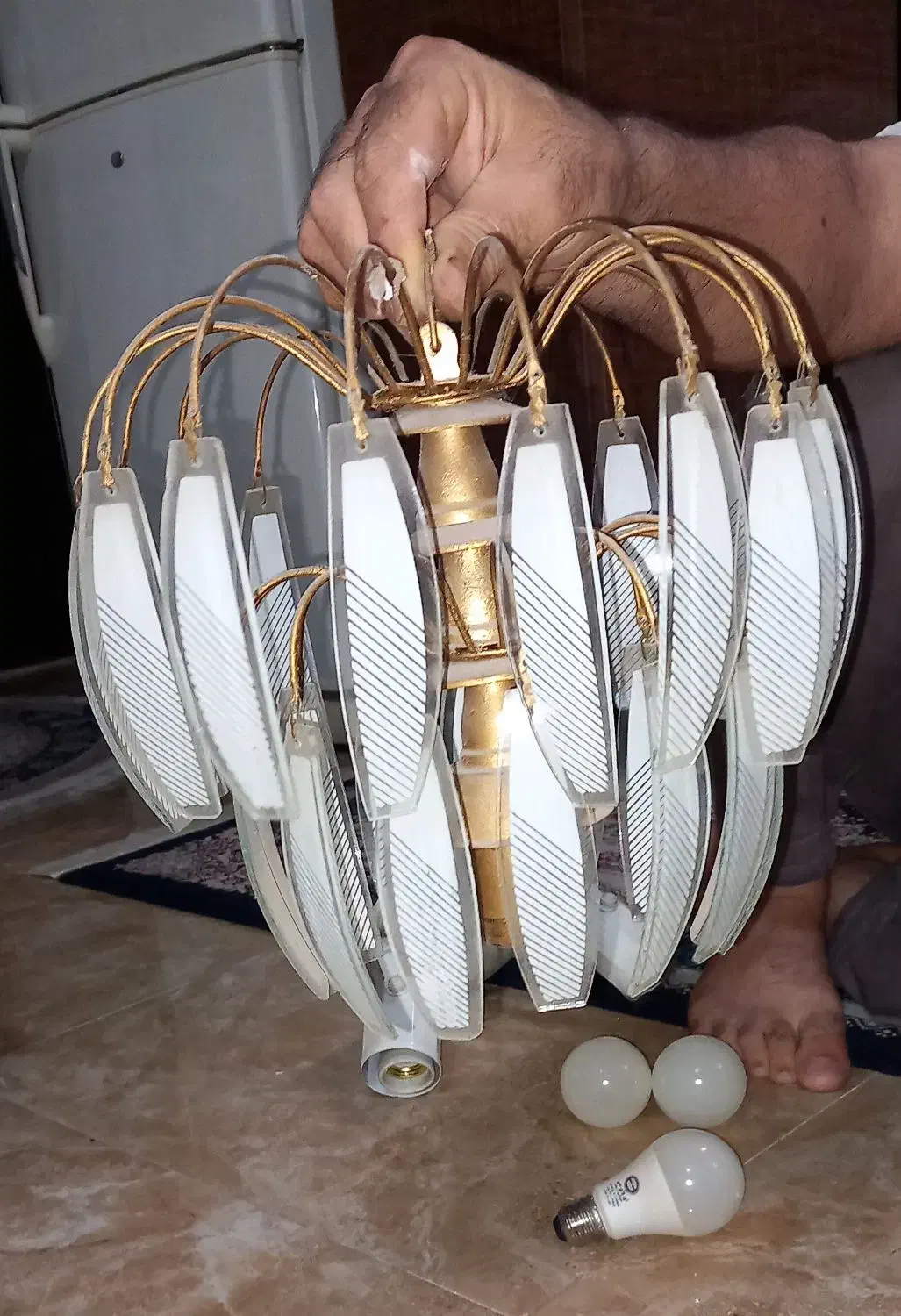 تعدادی پایه چراغ سقفی و لوستر|لوستر و چراغ آویز|رشت, رودبارتان|دیوار