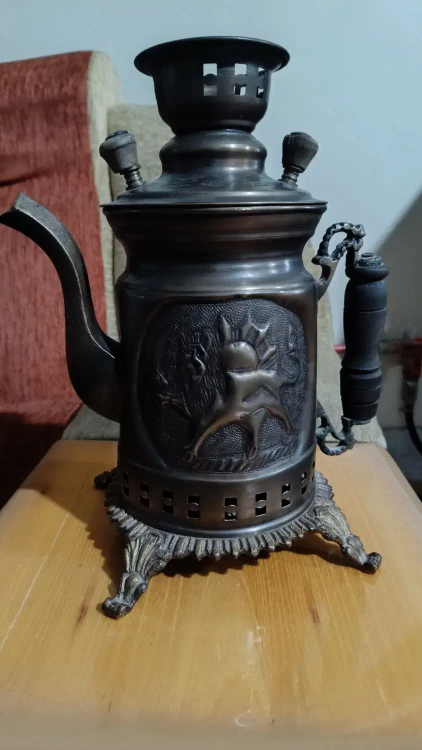 سماور قدیمی زغالی|کلکسیون اشیاء عتیقه|همدان, |دیوار