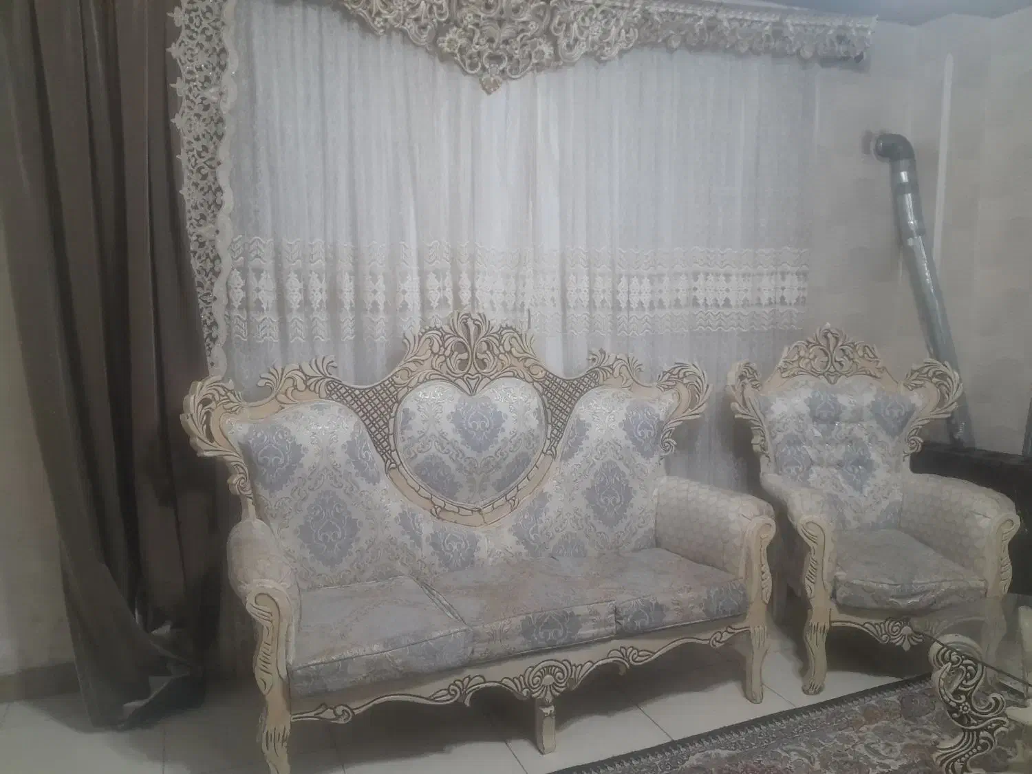 مبل ۷نفره کلاسیک|مبلمان خانگی و میز عسلی|رشت, پیرکلاچای|دیوار