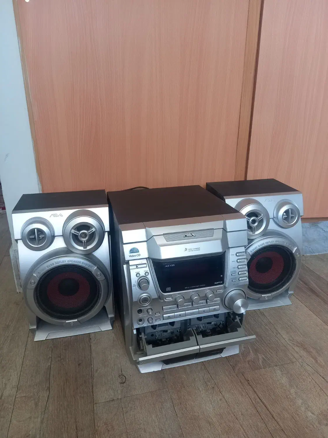 پلیر و ضبط نوار کاست و سی‌دی آیوا و دو اسپیکر|سیستم صوتی خانگی|فولادشهر, A4|دیوار