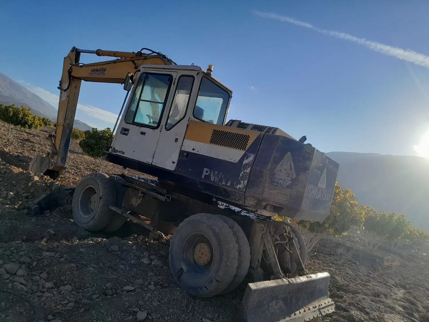 بیل لاستیکی ۱۷۰ کوماتسو استثنایی|خودرو سنگین|فیروزآباد (فارس), |دیوار