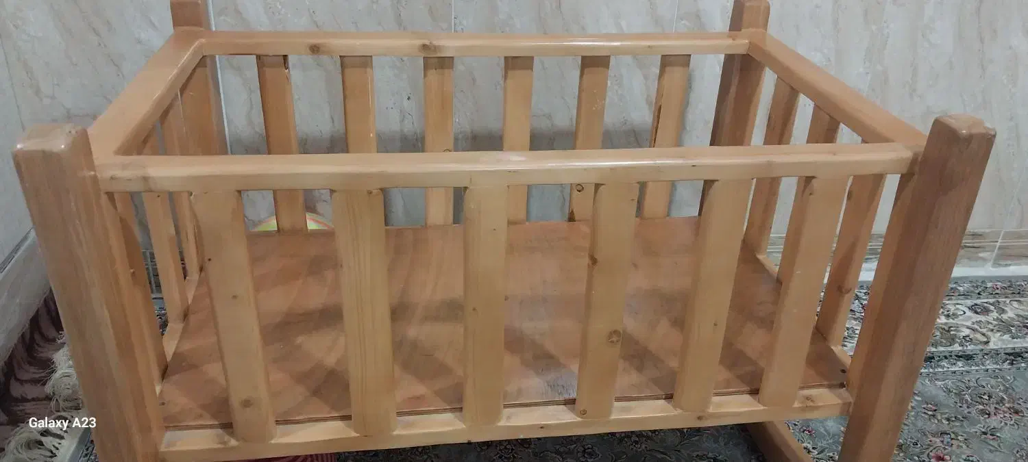 ۱عدد گهواره کودک چوبی در حد نو|تخت و صندلی بچه|باغستان, |دیوار