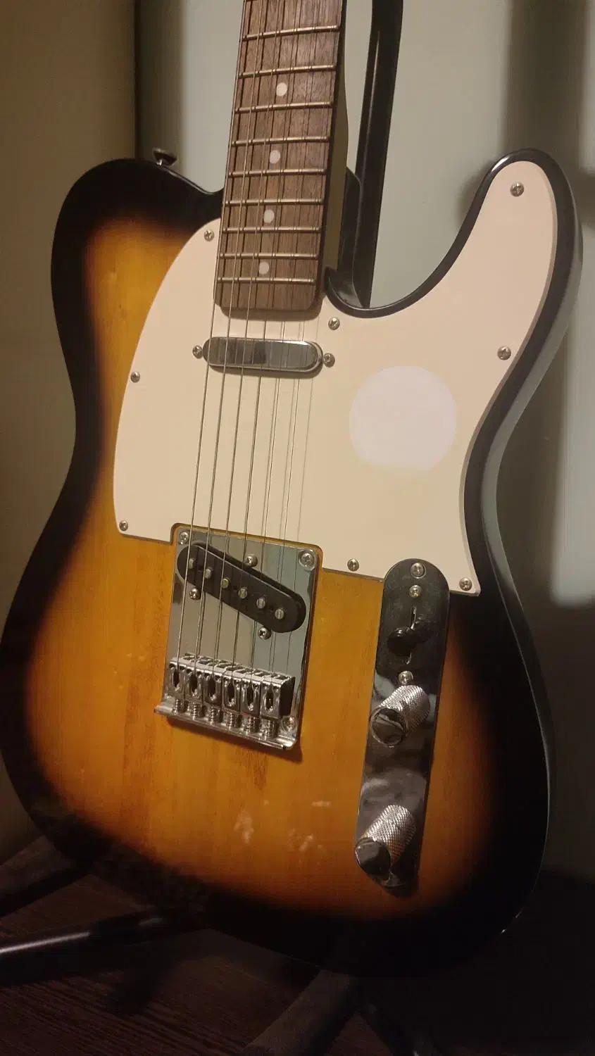 فندر اسکوایر تلکستر بهمراه کیس معمولی|گیتار، بیس، امپلیفایر|بابل, |دیوار