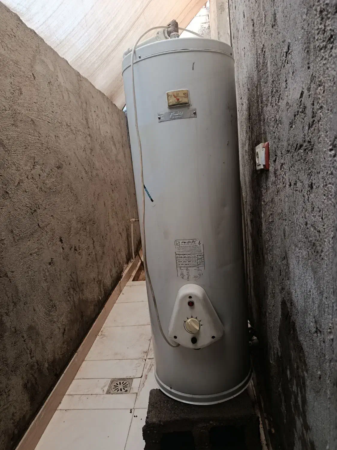 ابگرمکن سالم درحد نو بدون هیچ ایرادی دوسال استفاده|آبگرمکن، پکیج، شوفاژ|جیرفت, |دیوار