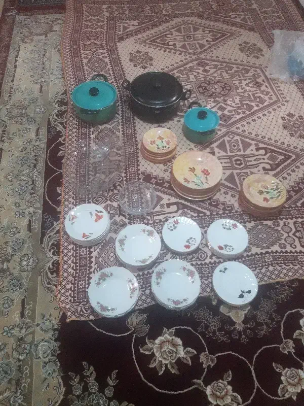 تعدادی بشقاب پیش دستی قابلمه زیر قیمت کاملا سالم|ظروف پخت‌وپز|همدان, |دیوار