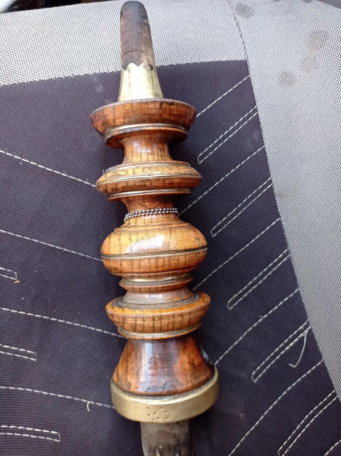 قلیان زرد برنجه کوب|کلکسیون اشیاء عتیقه|ایلام, |دیوار