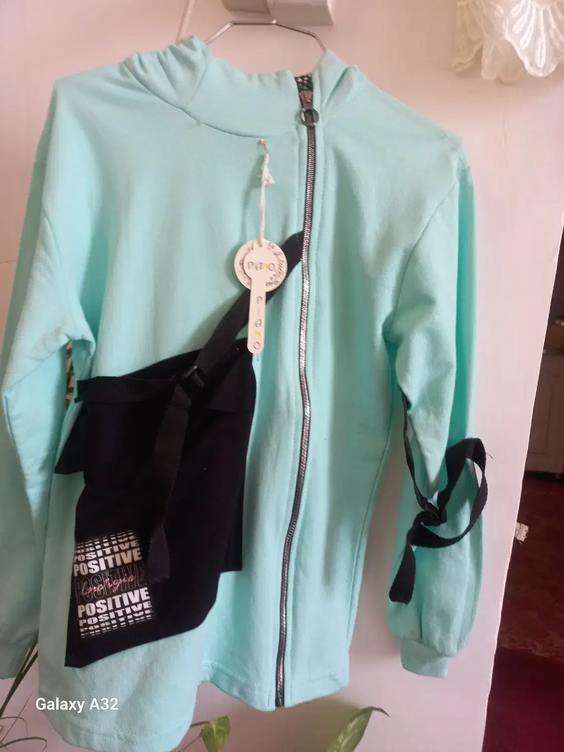 کاپشن در حد نو|لباس|اسفراین, |دیوار