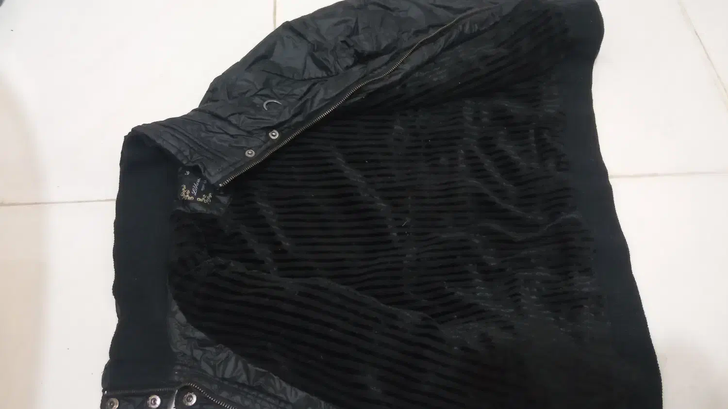 کاپشن بارونی مشکی داخل خز دار|لباس|قم, نیروگاه|دیوار