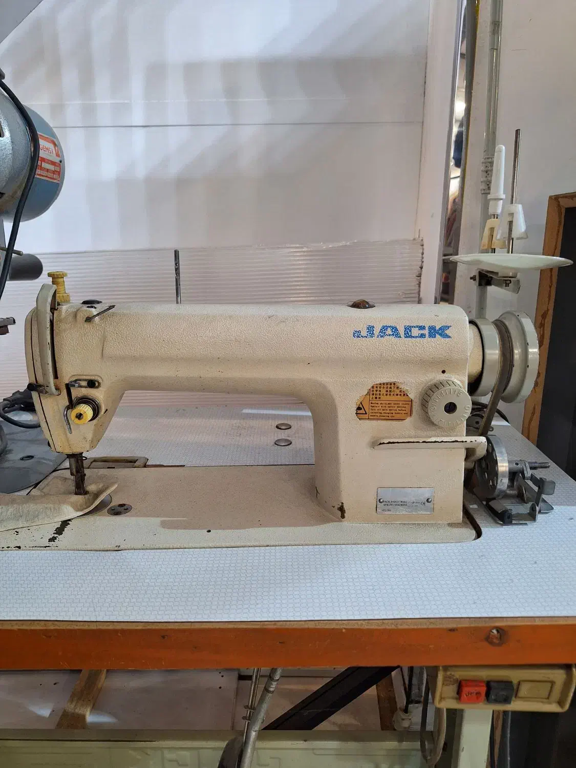 چرخ خیاطی|چرخ خیاطی و ریسندگی|رشت, معلم|دیوار