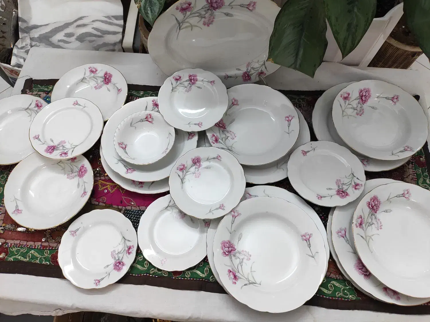 سرویس کمیاب و زیبای گل میخک|ظروف سرو و پذیرایی|ری, حمزه‌آباد|دیوار