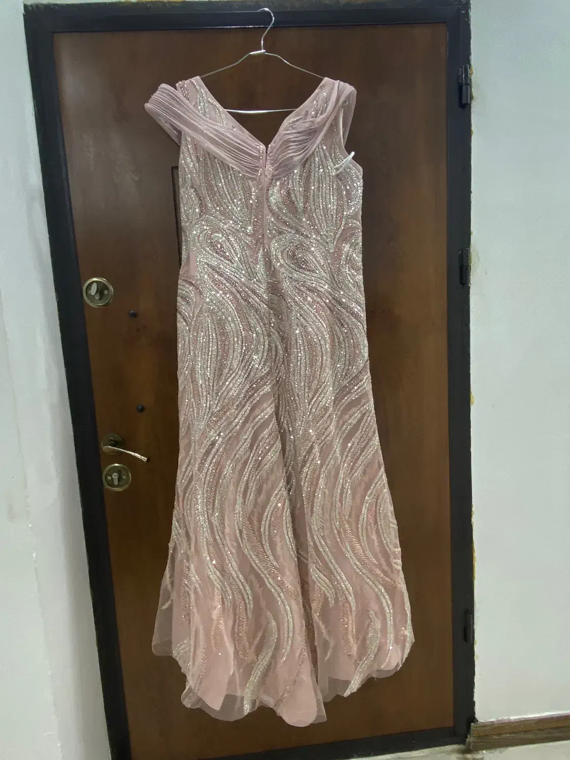 لباس مجلسی|لباس|لشت نشا, |دیوار