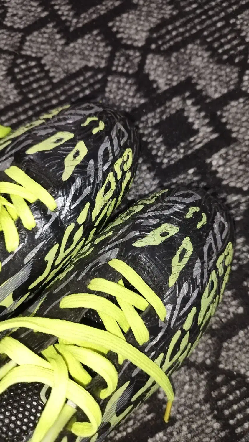 کتونی فوتبال چمن|تجهیزات ورزشی|رودسر, |دیوار