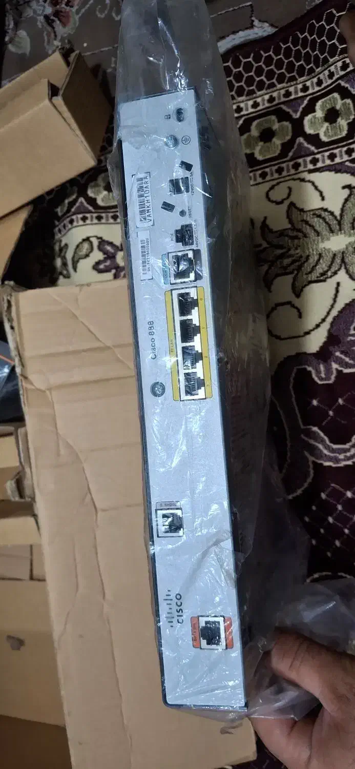 ۲ عدد روتر سیسکو مدل ۸۸۸k9 با وسایلشون|مودم و تجهیزات شبکه|تهران, حر|دیوار
