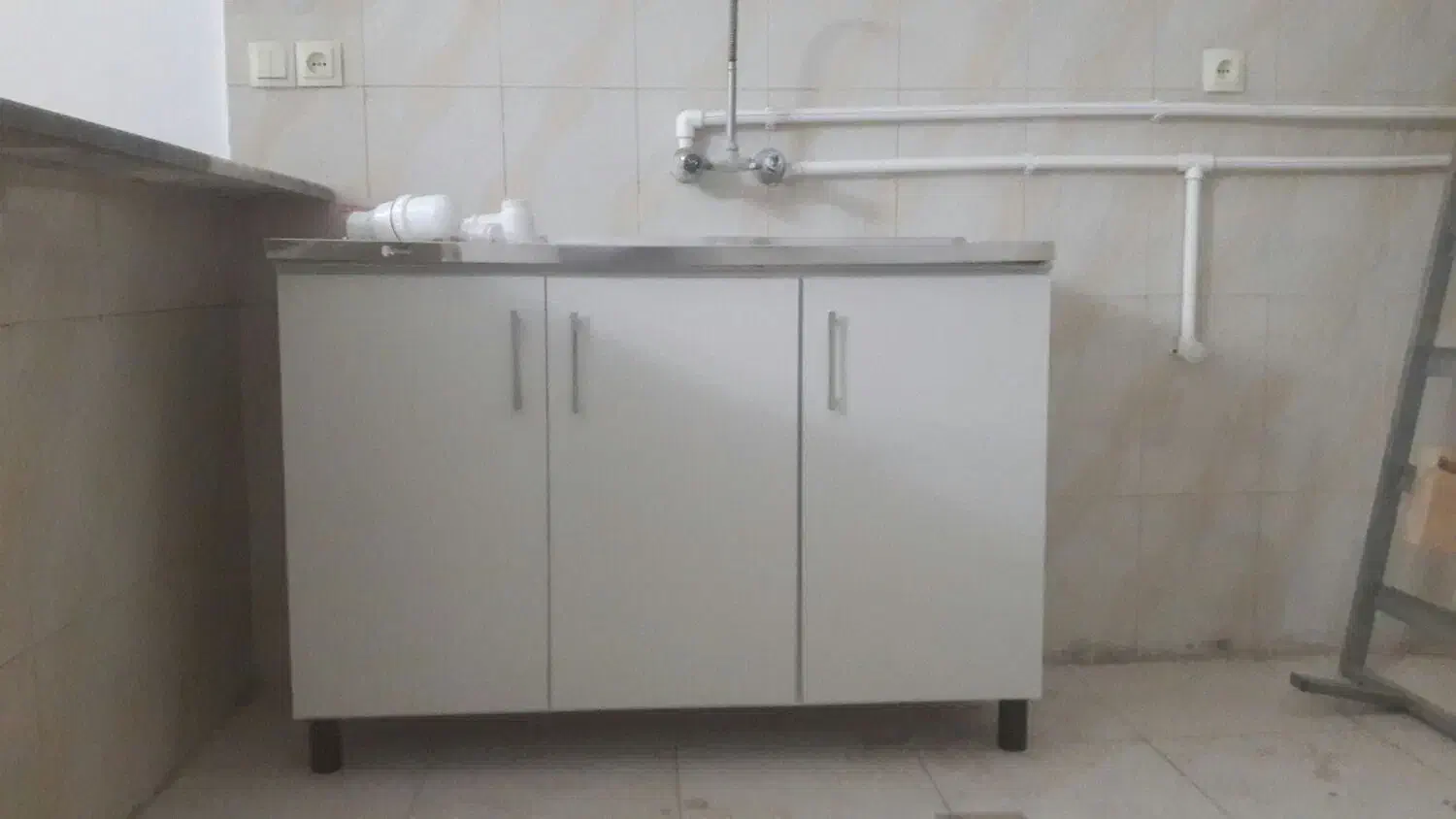 سینک اخوان اب چکان|آبچکان و نظمدهنده ظروف|رباطکریم, وهن آباد|دیوار