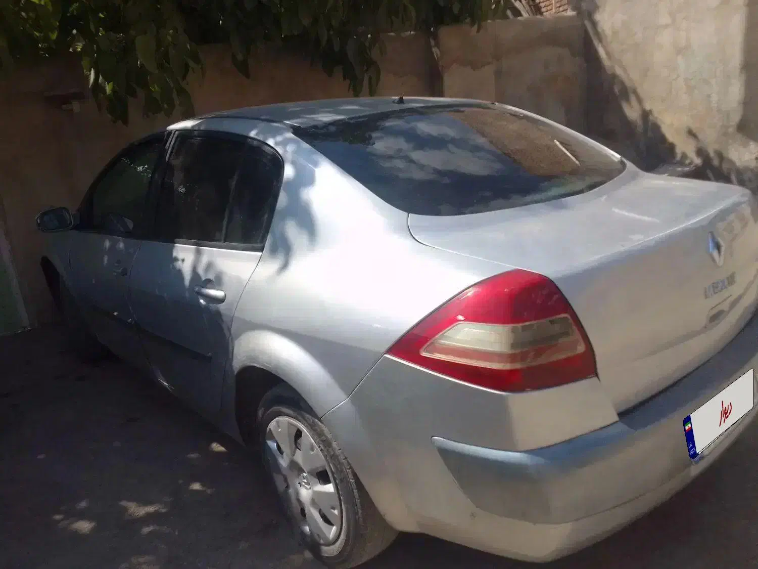 مگان نقره ای مدل ۲۰۰۹|خودرو سواری و وانت|لنجان, |دیوار