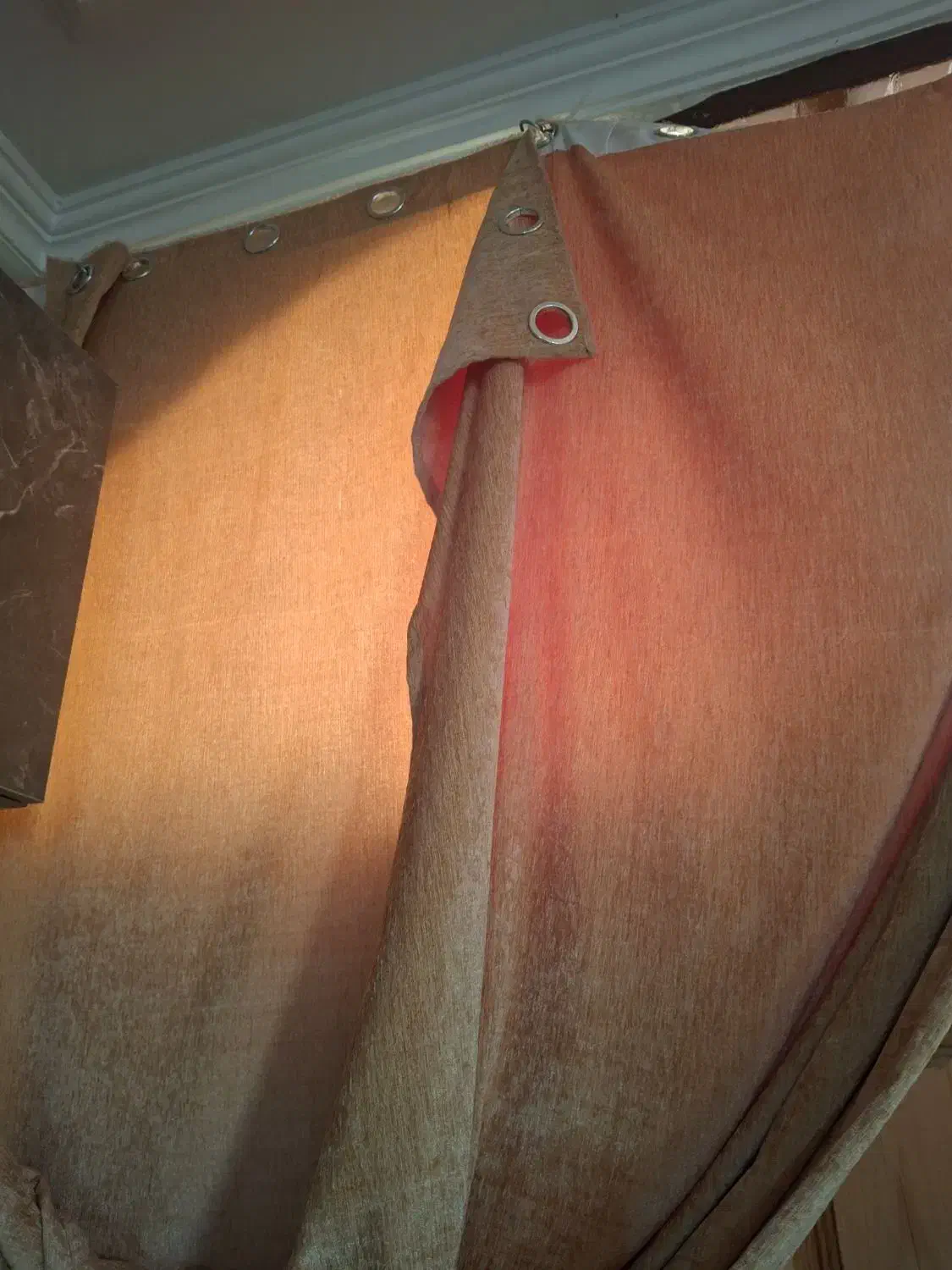 پرده قهوه ای و کرم مخمل|پرده، رانر، رومیزی|تربت جام, نظامی|دیوار