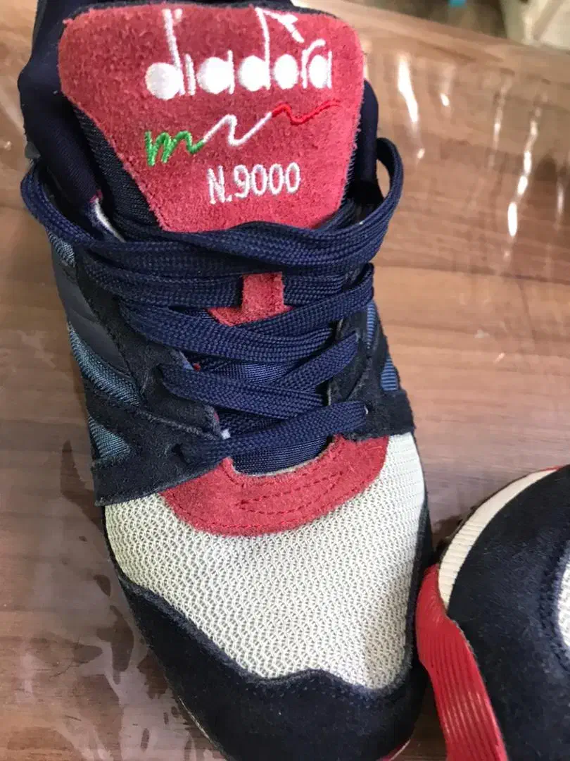 کفش اسپرت|کیف، کفش، کمربند|شاهینشهر, خانه کارگر|دیوار