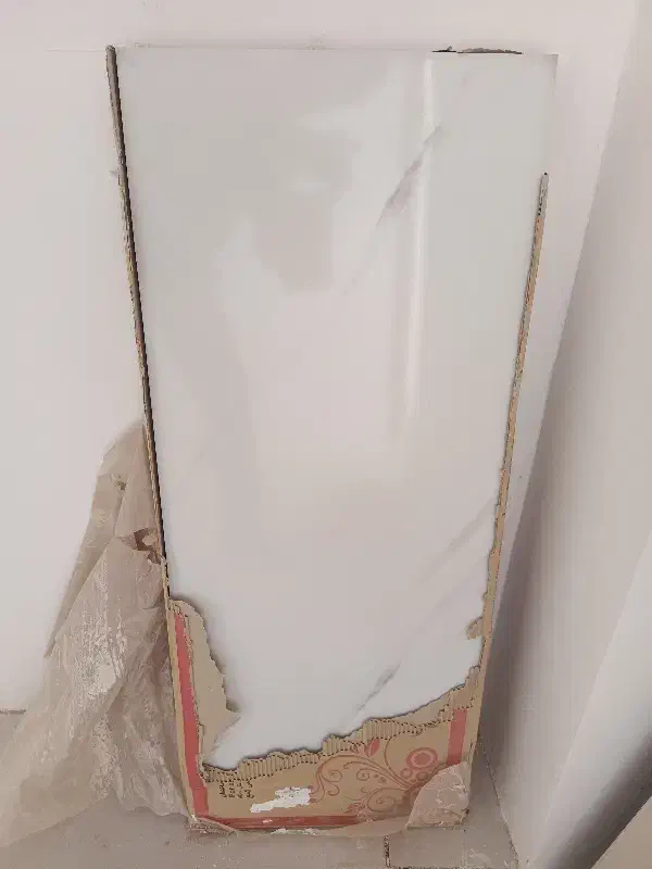 تعدادیی سرامیک و درب ورودی|مصالح و تجهیزات ساختمان|شاهینشهر, مخابرات (شهید بهشتی)|دیوار