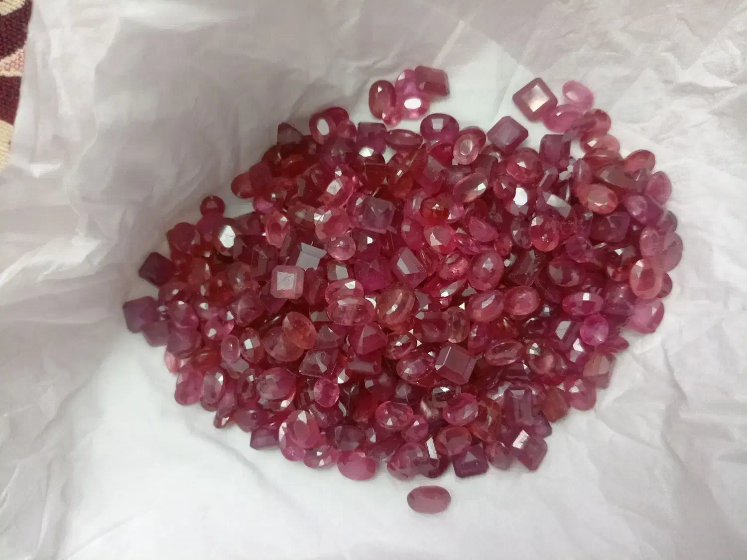 یاقوت سرخ|جواهرات|ری, سیزده آبان|دیوار