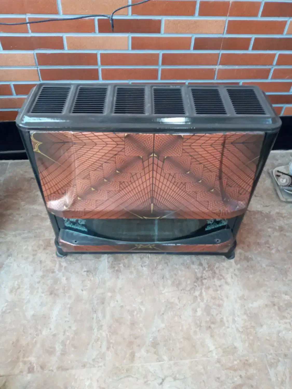 بخاری گازشهری بین مُبلی درحدّنو|بخاری، هیتر، شومینه|برازجان, |دیوار