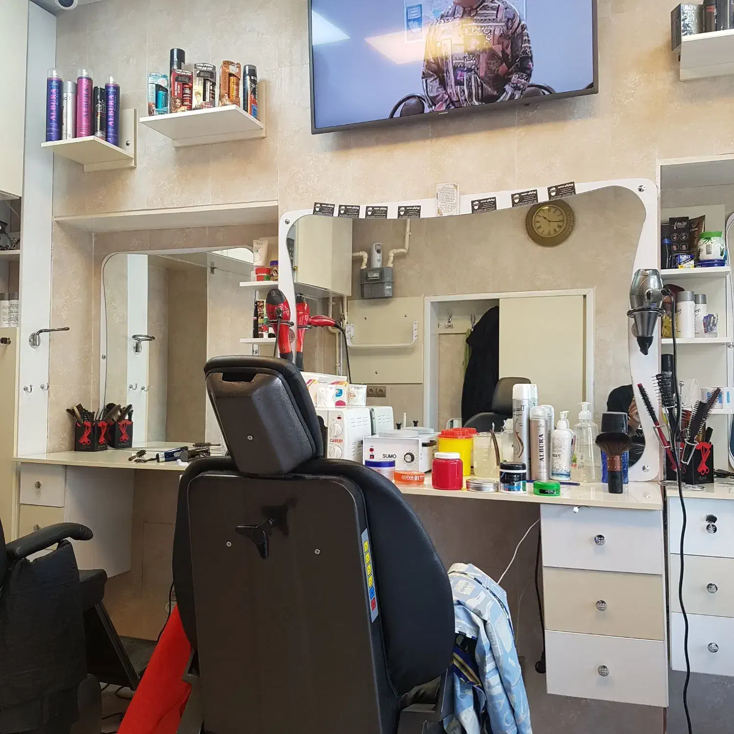 استخدام آرایشگر مردانه|استخدام درمانی، زیبایی، بهداشتی|تهران, شمس‌آباد|دیوار