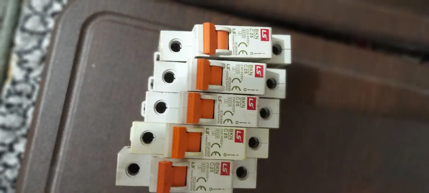 ۵ عدد فیوز و ۲ عدد صفحه خورشیدی بدون باطری|لامپ و چراغ|برازجان, |دیوار