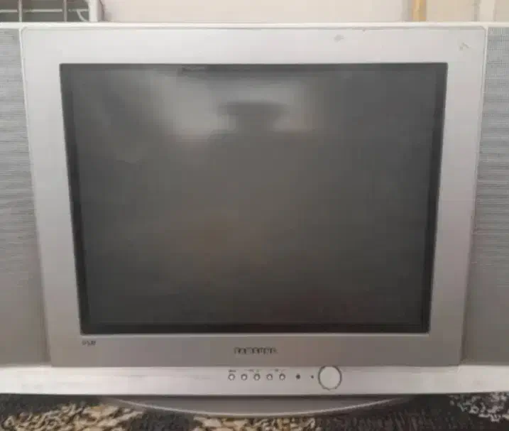 تلویزیون سامسونگ سالم وتمیز همراه با میز|تلویزیون و پروژکتور|دماوند, گیلاوند|دیوار