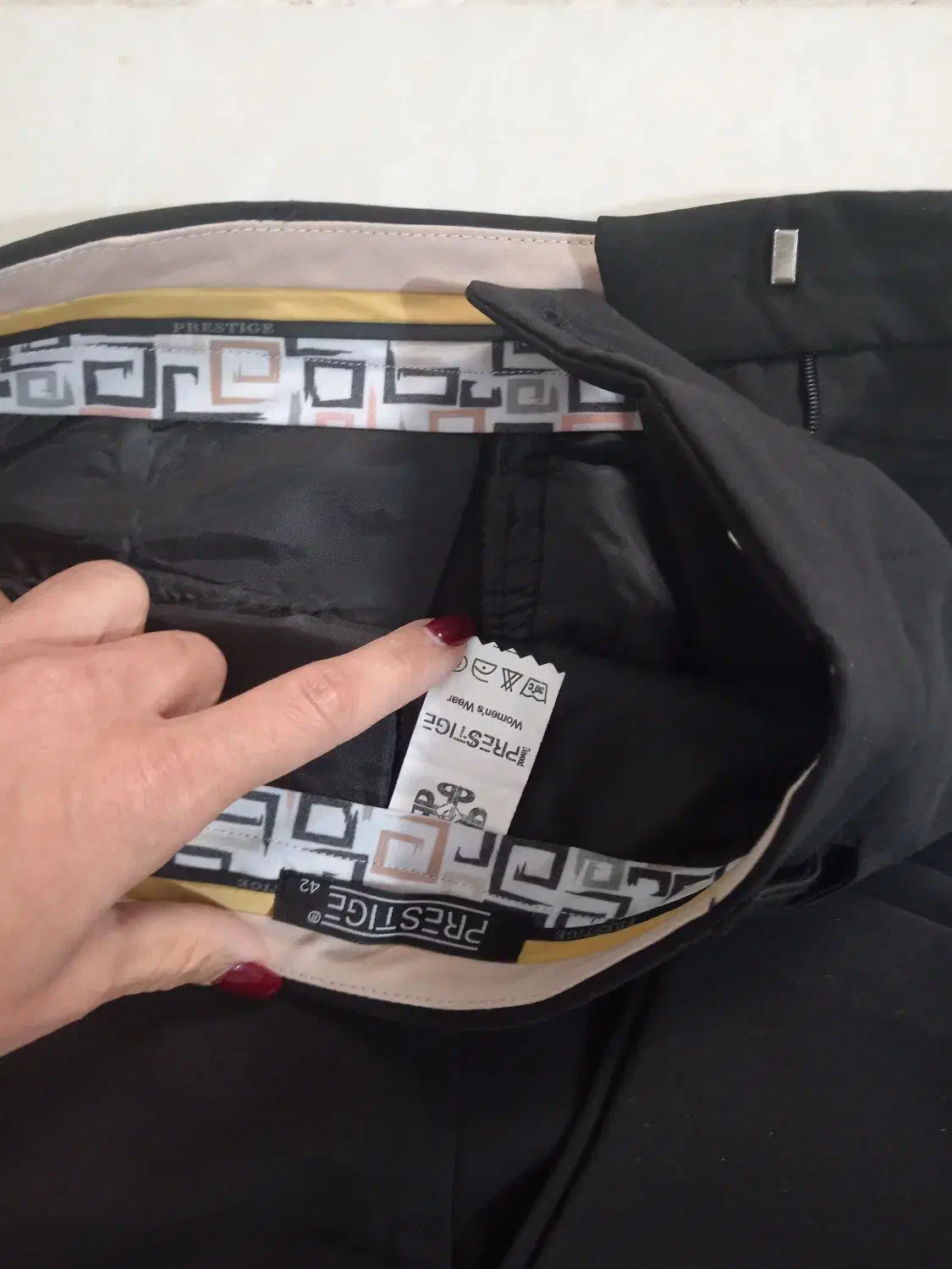 شلوار زنانه|لباس|میانه, |دیوار