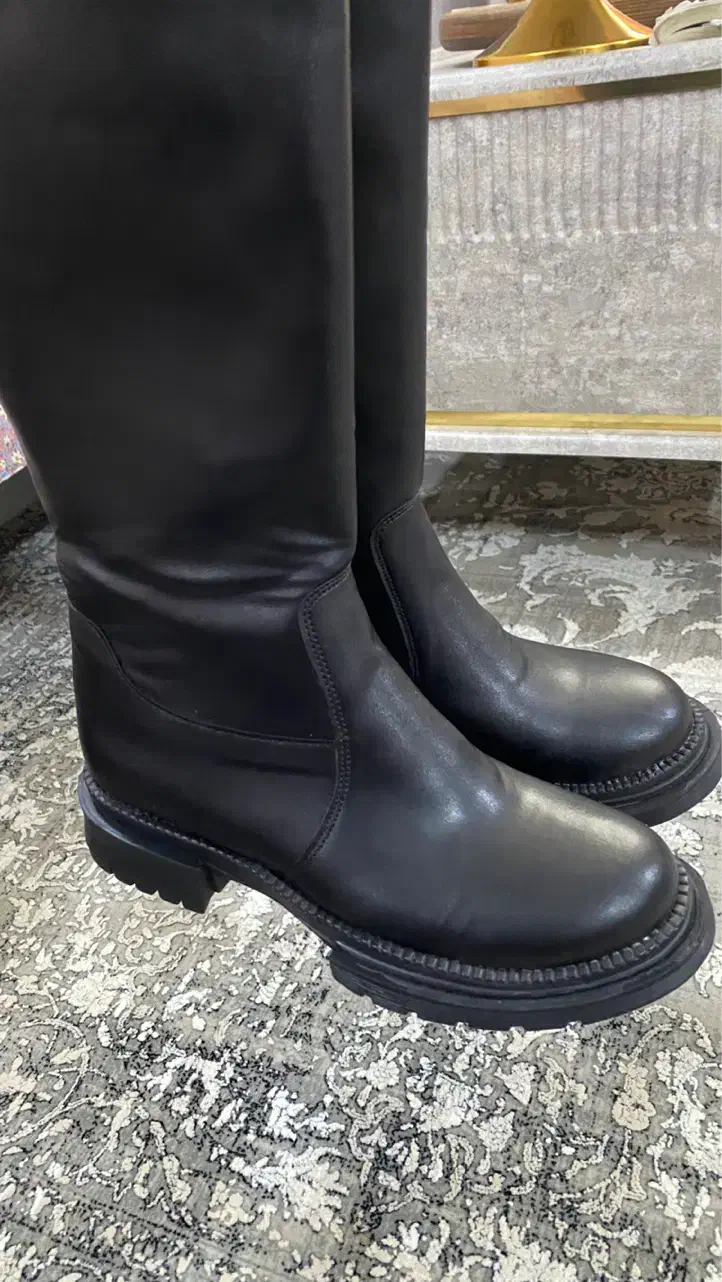 بوت بلند|کیف، کفش، کمربند|نیشابور, جمهوری|دیوار