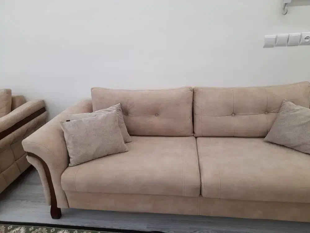 مبل ۷نفره کرم شامل ۳نفره.دونفره وتک نقره|مبلمان خانگی و میز عسلی|شاهین‌شهر, خانه کارگر|دیوار