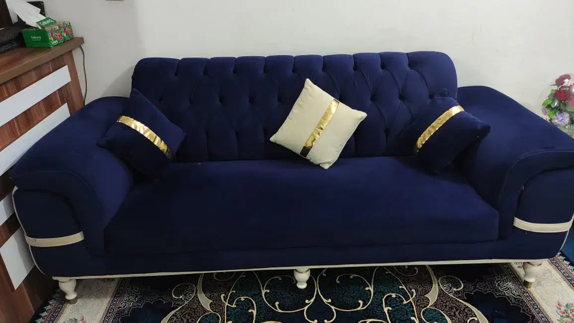 یک دست مبل هشت نفره کاملا سالم تمیز|مبلمان خانگی و میز عسلی|قرچک, میرزائی شمالی|دیوار