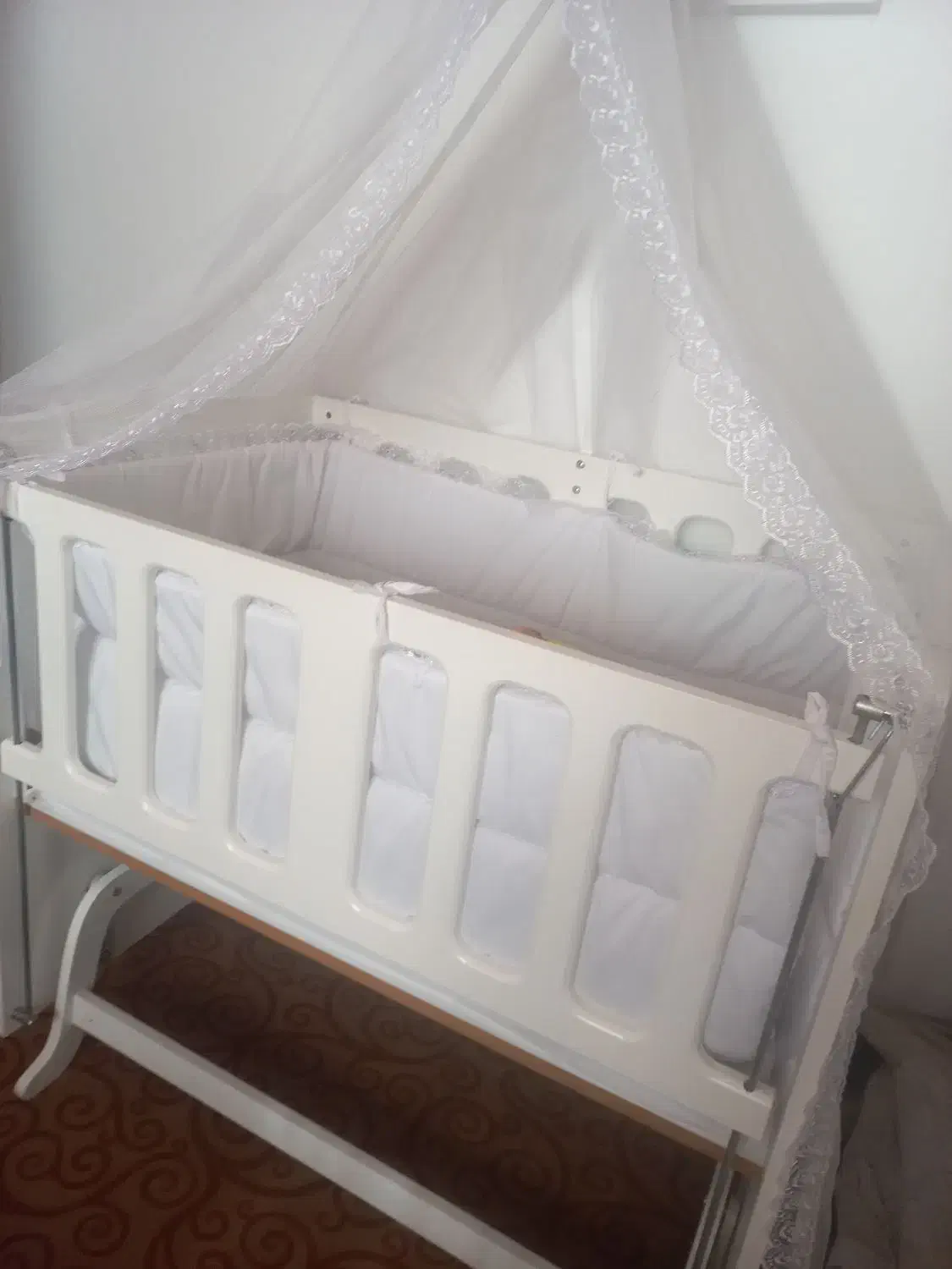 تخت  کنار مادر نو نو|تخت و صندلی بچه|کتالم و سادات شهر, |دیوار