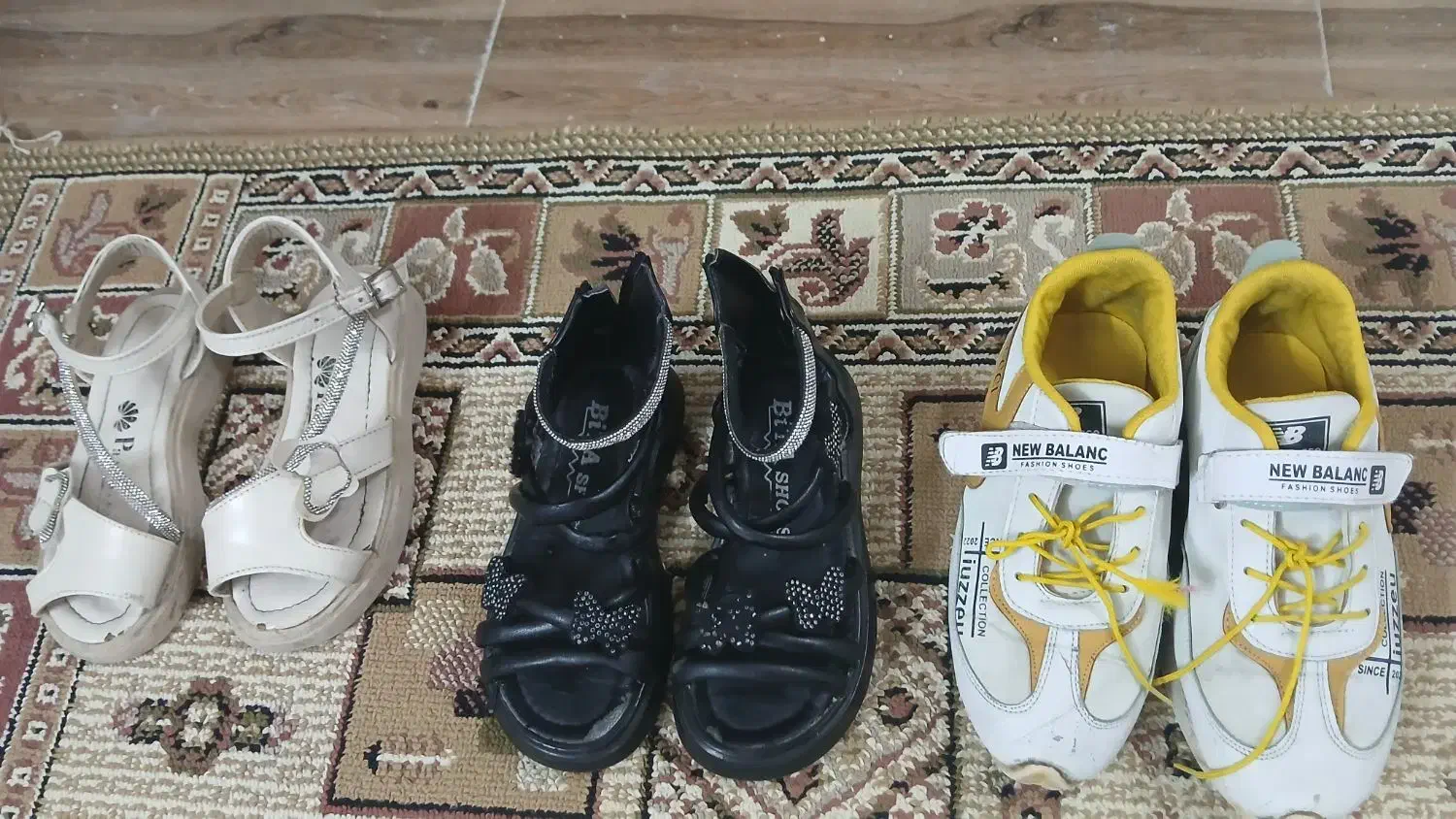 کفش‌های دخترانه فروشی|کفش و لباس بچه|کرج, حسن آباد|دیوار