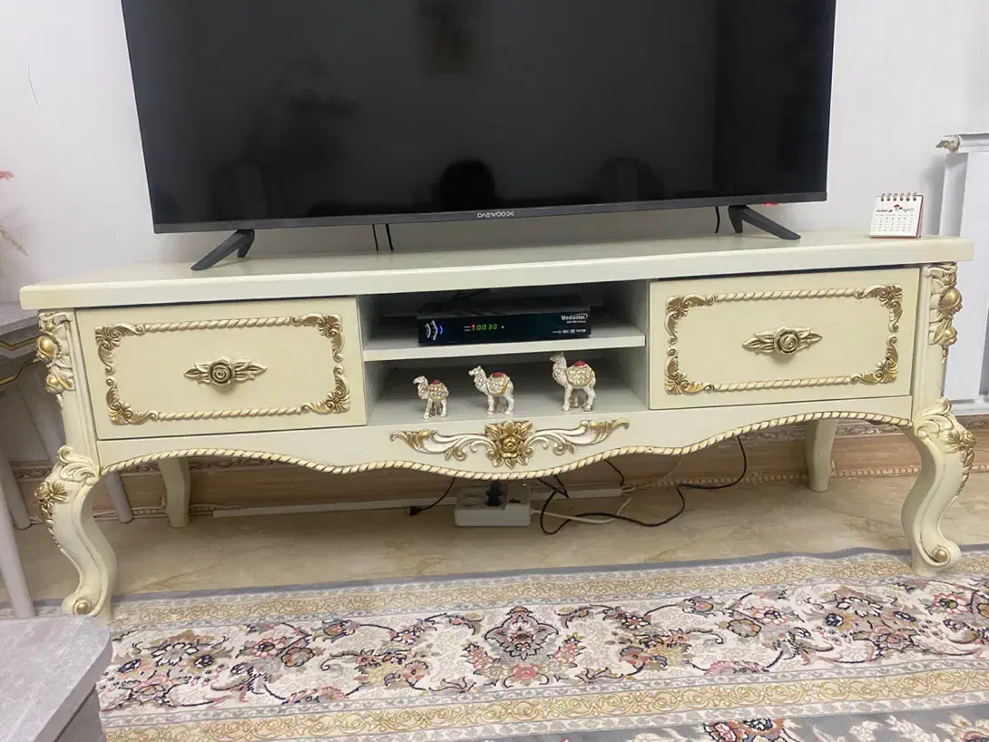 میز تی وی در حد نو|میز تلویزیون|رباطکریم, نصیرشهر|دیوار