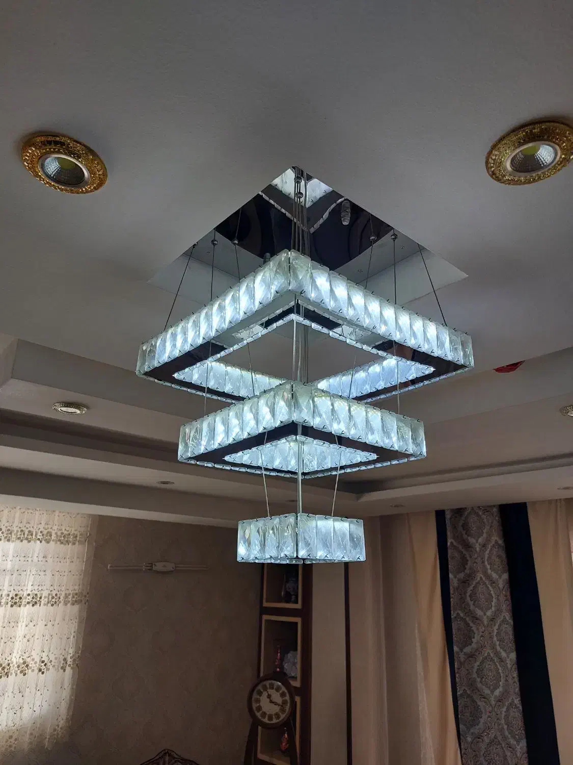 لوستر کریستالی، زیبا و شیک|لوستر و چراغ آویز|اصفهان, شهرک زاینده رود|دیوار