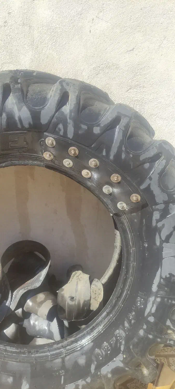 تعمیر لاستیک عقب تراکتور|خدمات موتور و ماشین|ارژن, |دیوار