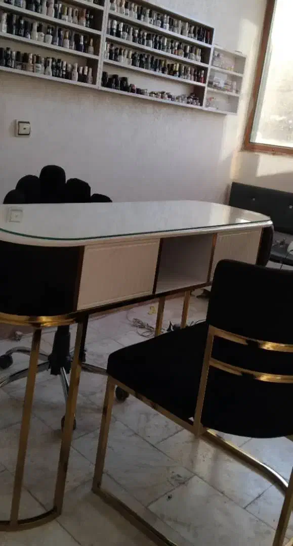 میز ناخن و صندلی|آرایشگاه و سالنهای زیبایی|ری, دیلمان|دیوار