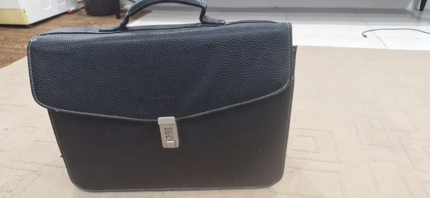 کیف اداری درحد نو|کیف، کفش، کمربند|کرج, حصار سرجوب|دیوار