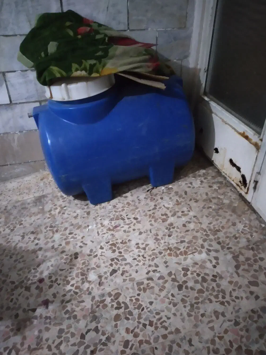 تانکر اب|مصالح و تجهیزات ساختمان|کاشان, کوچه باسکول|دیوار