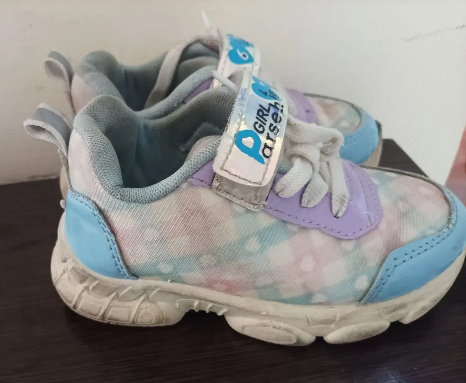 نیم بوت پسرانه|کیف، کفش، کمربند|پرند, فاز ۶|دیوار