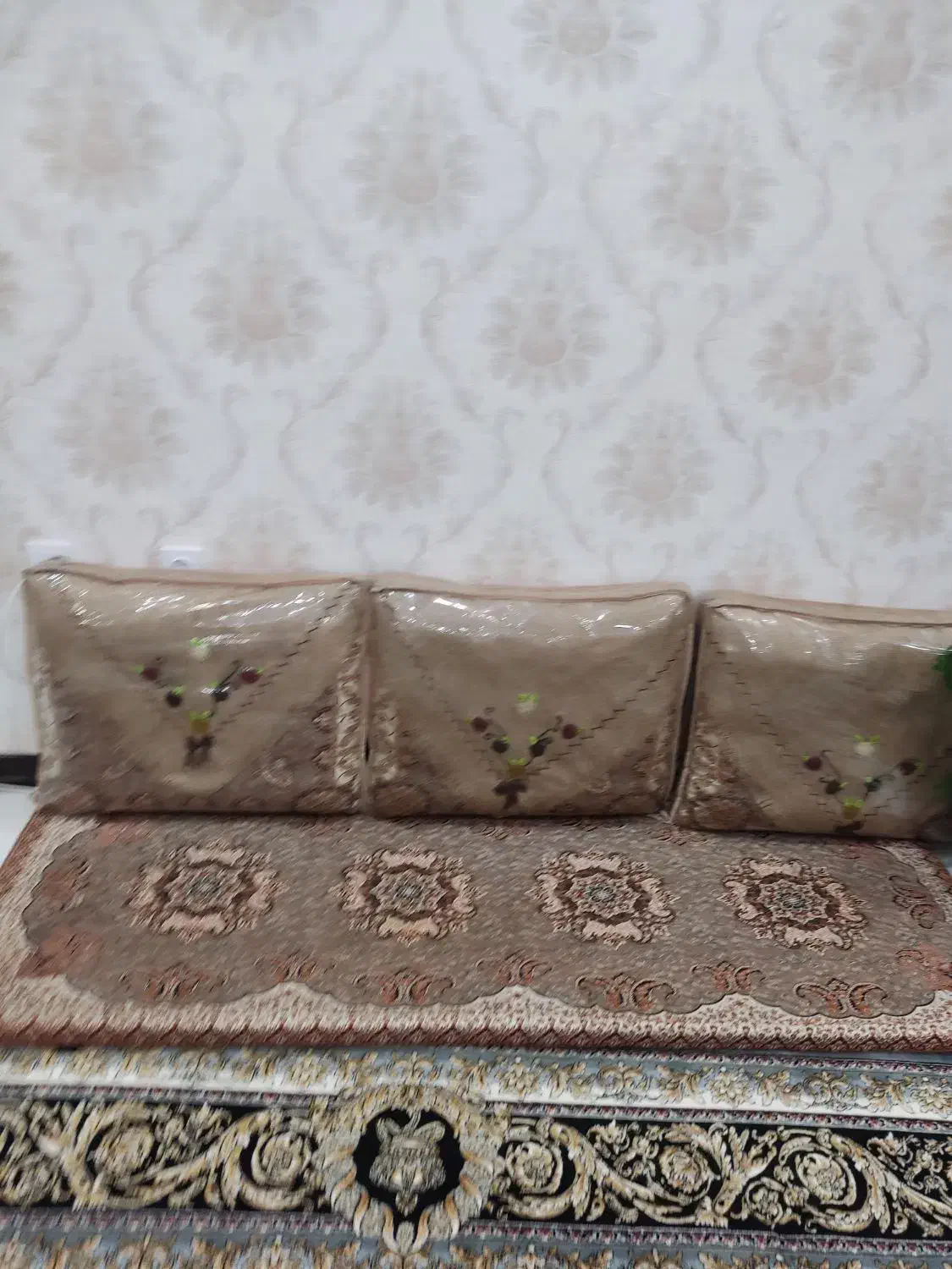 شاه نشین|پشتی|یزد, |دیوار