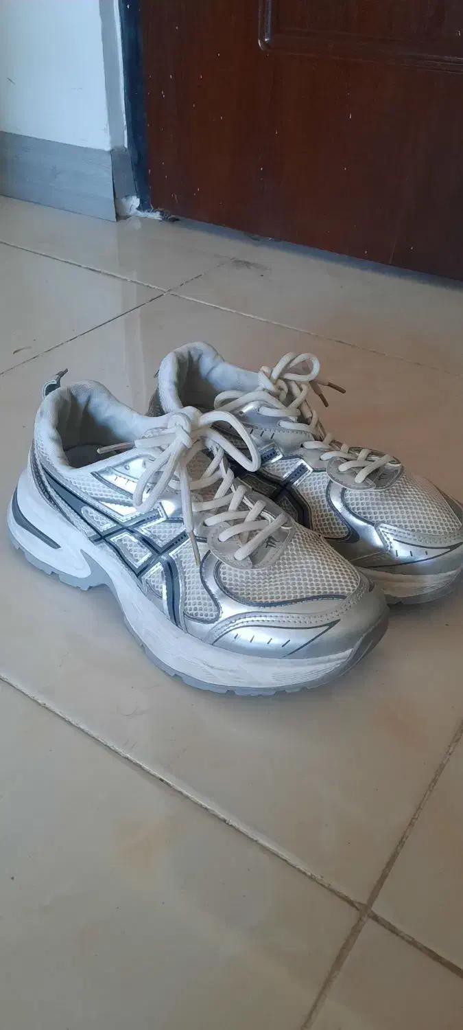 کتانی زنانه|کیف، کفش، کمربند|هشتگرد, شهرک گلها|دیوار